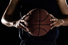 库里缺席，追梦10中3力挽狂澜，勇士逆境中技犯风波不改斗志